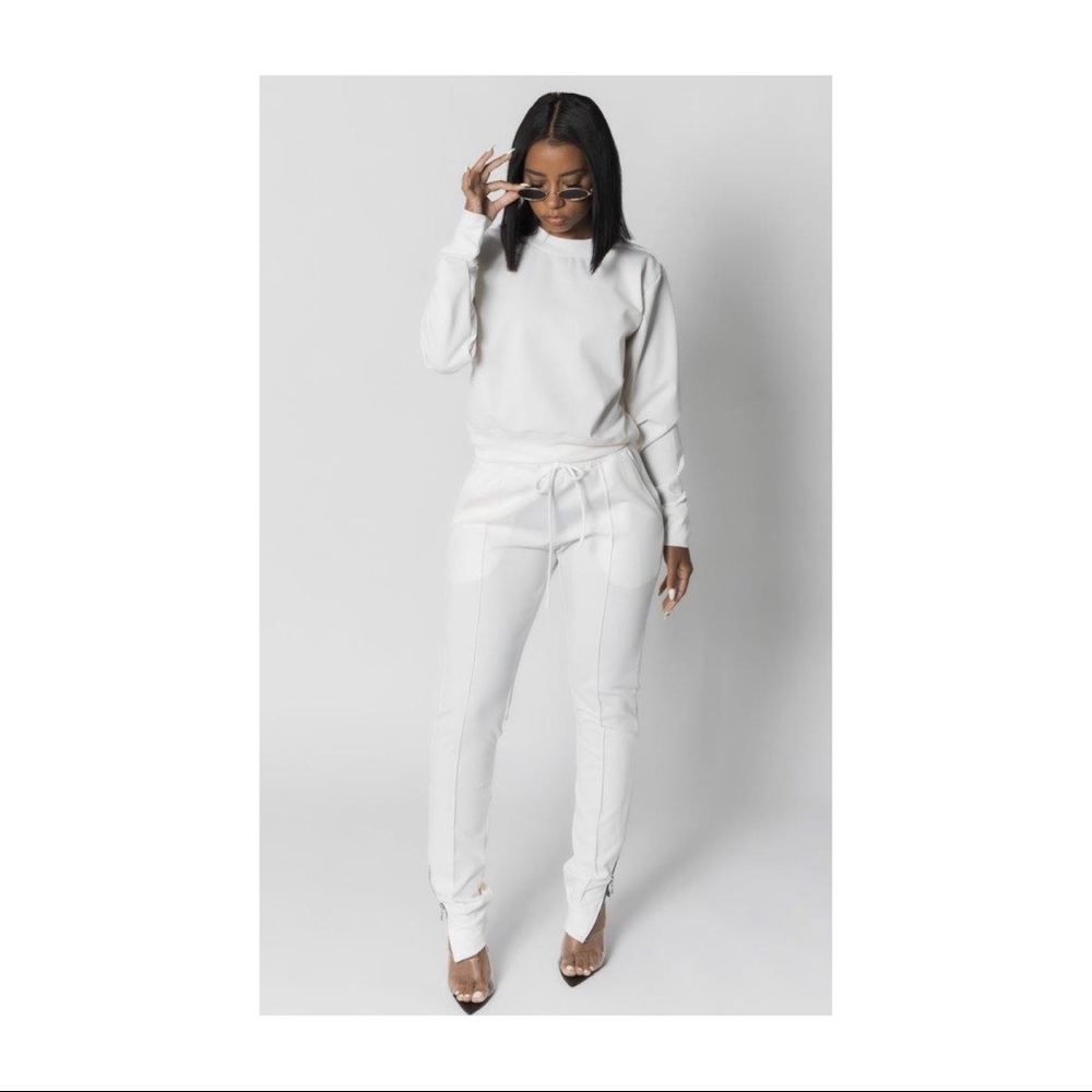 SOLD 🚫 White 2 Piece Jogger Set